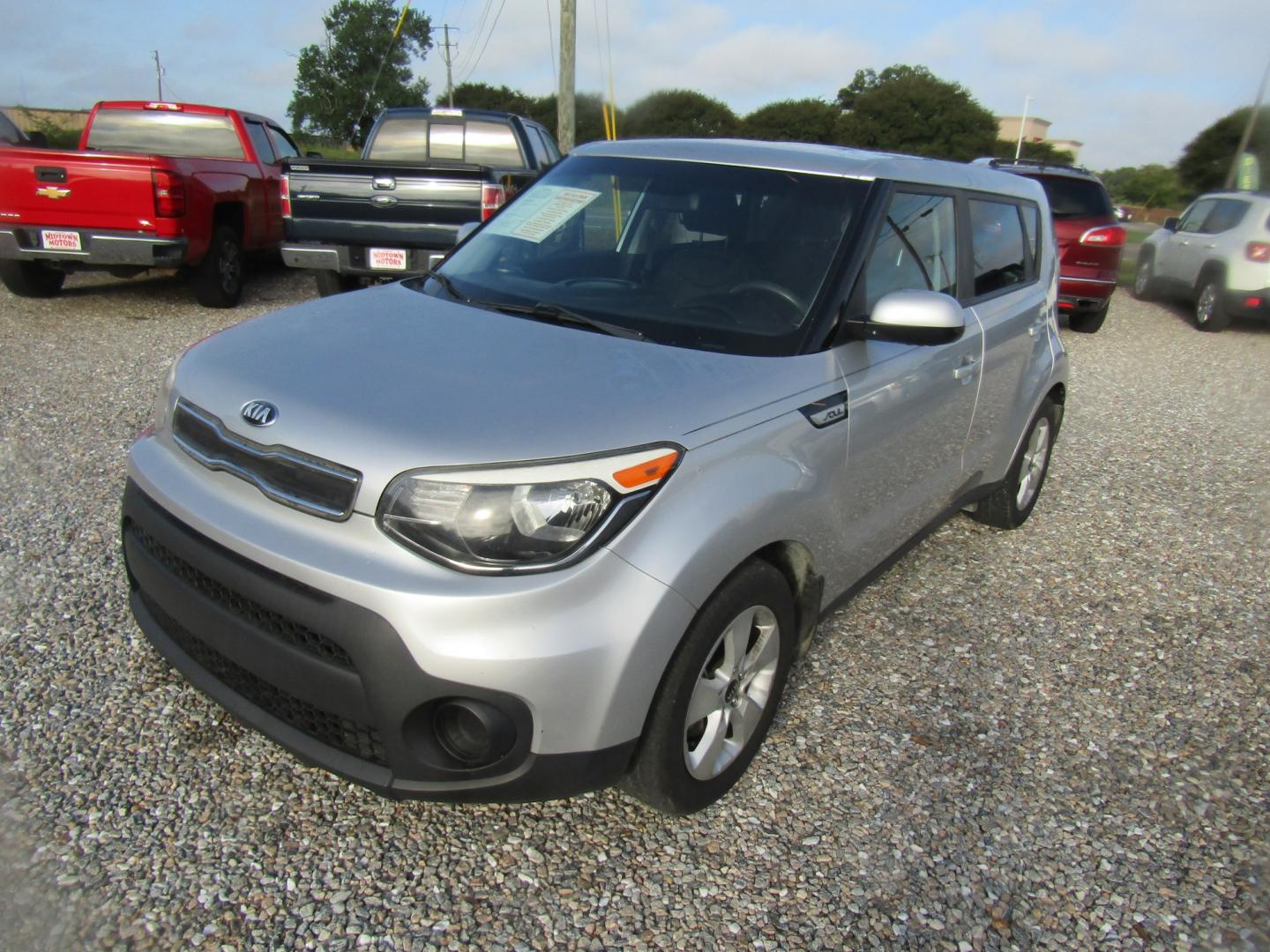 2018 Silver Kia Soul Base 6M (KNDJN2A28J7) with an 1.6L L4 DOHC 16V engine, Automatic transmission, located at 15016 S Hwy 231, Midland City, AL, 36350, (334) 983-3001, 31.306210, -85.495277- Photo#2