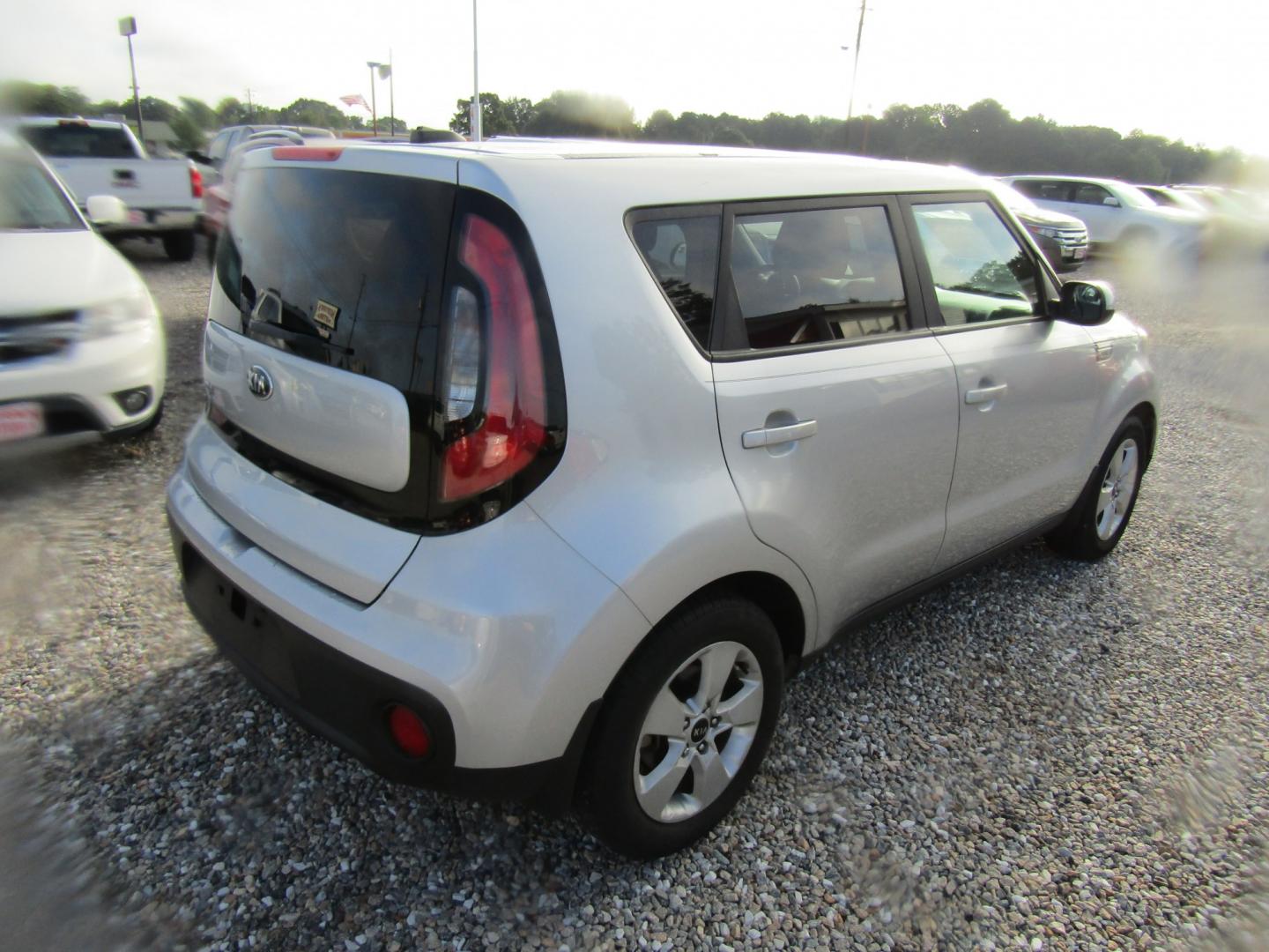 2018 Silver Kia Soul Base 6M (KNDJN2A28J7) with an 1.6L L4 DOHC 16V engine, Automatic transmission, located at 15016 S Hwy 231, Midland City, AL, 36350, (334) 983-3001, 31.306210, -85.495277- Photo#7