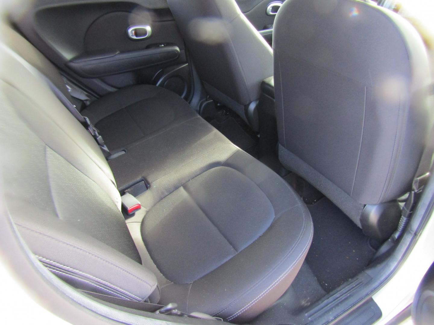 2018 Silver Kia Soul Base 6M (KNDJN2A28J7) with an 1.6L L4 DOHC 16V engine, Automatic transmission, located at 15016 S Hwy 231, Midland City, AL, 36350, (334) 983-3001, 31.306210, -85.495277- Photo#8