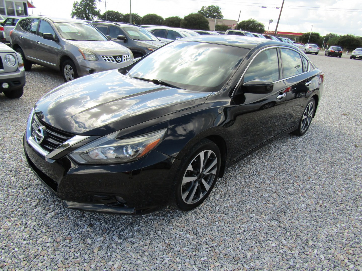 2017 Black Nissan Altima 2.5 S (1N4AL3AP9HC) with an 2.5L L4 DOHC 16V engine, Automatic transmission, located at 15016 S Hwy 231, Midland City, AL, 36350, (334) 983-3001, 31.306210, -85.495277- Photo#2