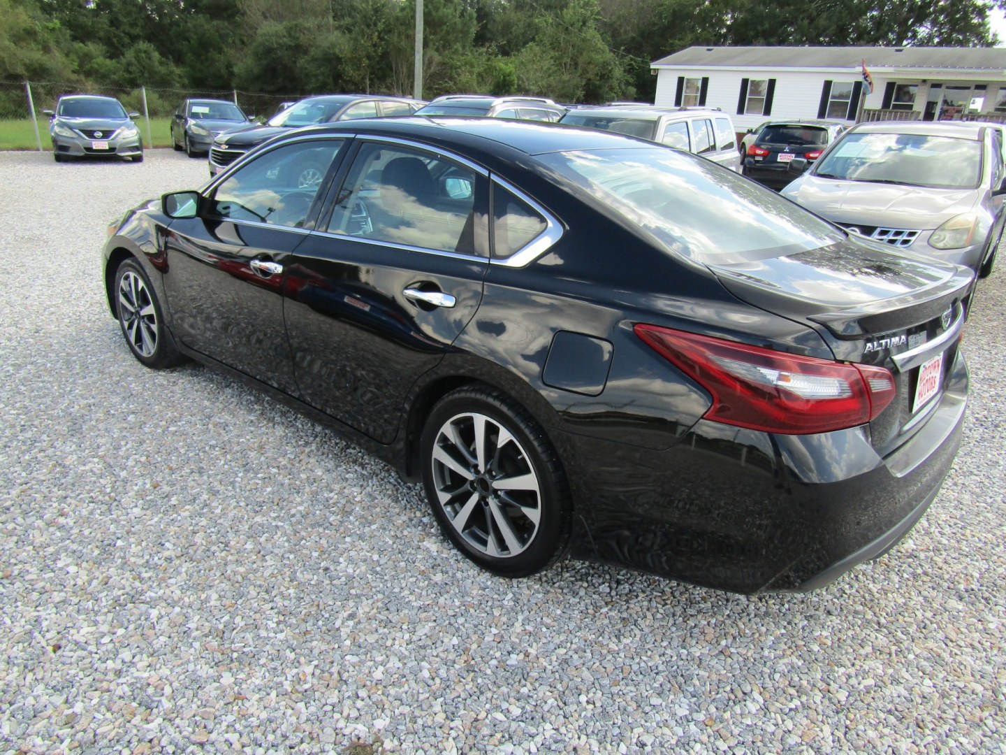 2017 Black Nissan Altima 2.5 S (1N4AL3AP9HC) with an 2.5L L4 DOHC 16V engine, Automatic transmission, located at 15016 S Hwy 231, Midland City, AL, 36350, (334) 983-3001, 31.306210, -85.495277- Photo#5