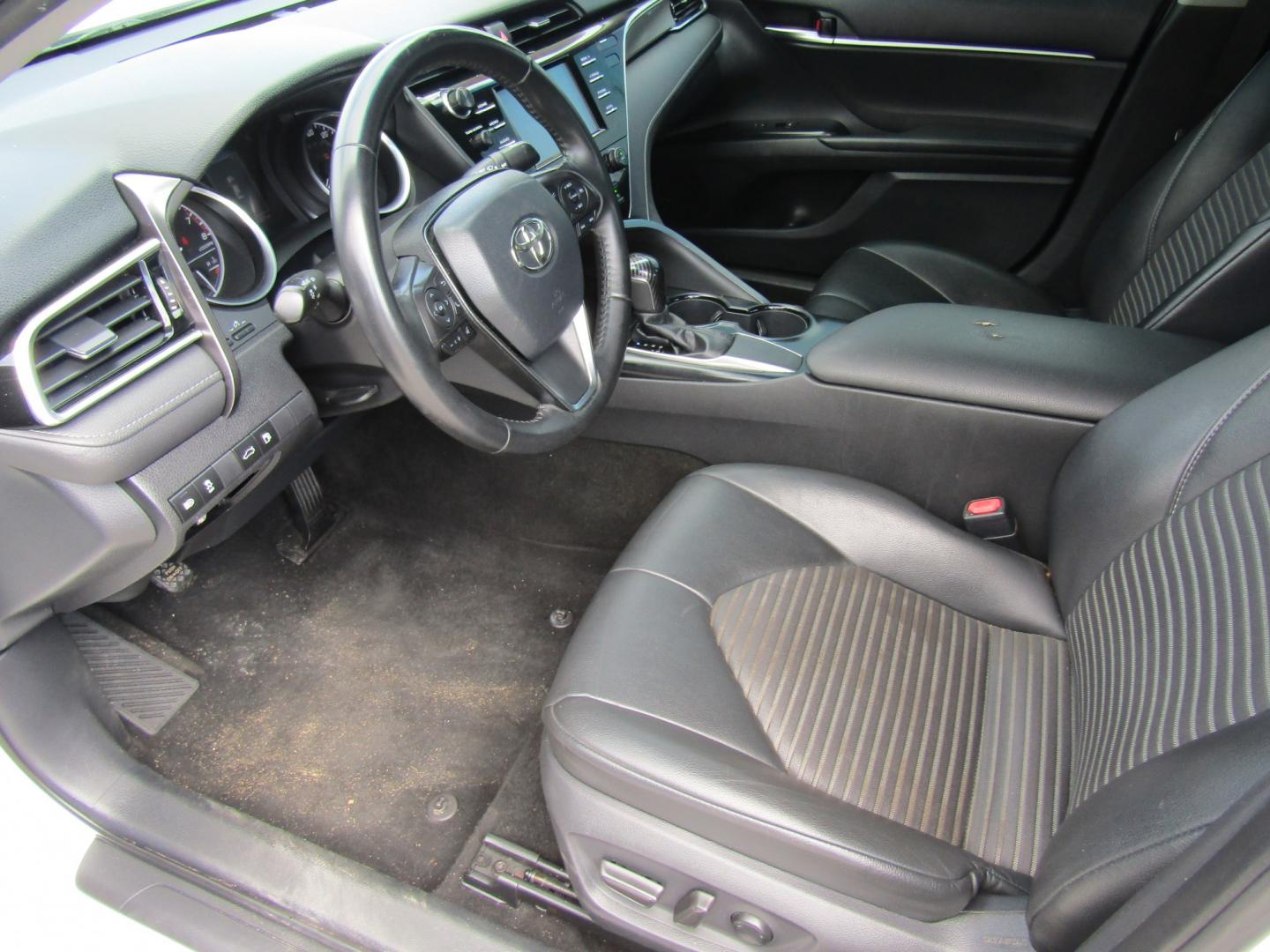 2018 White Toyota Camry LE (4T1B11HK9JU) with an 2.5L L4 DOHC 16V engine, Automatic transmission, located at 15016 S Hwy 231, Midland City, AL, 36350, (334) 983-3001, 31.306210, -85.495277- Photo#3
