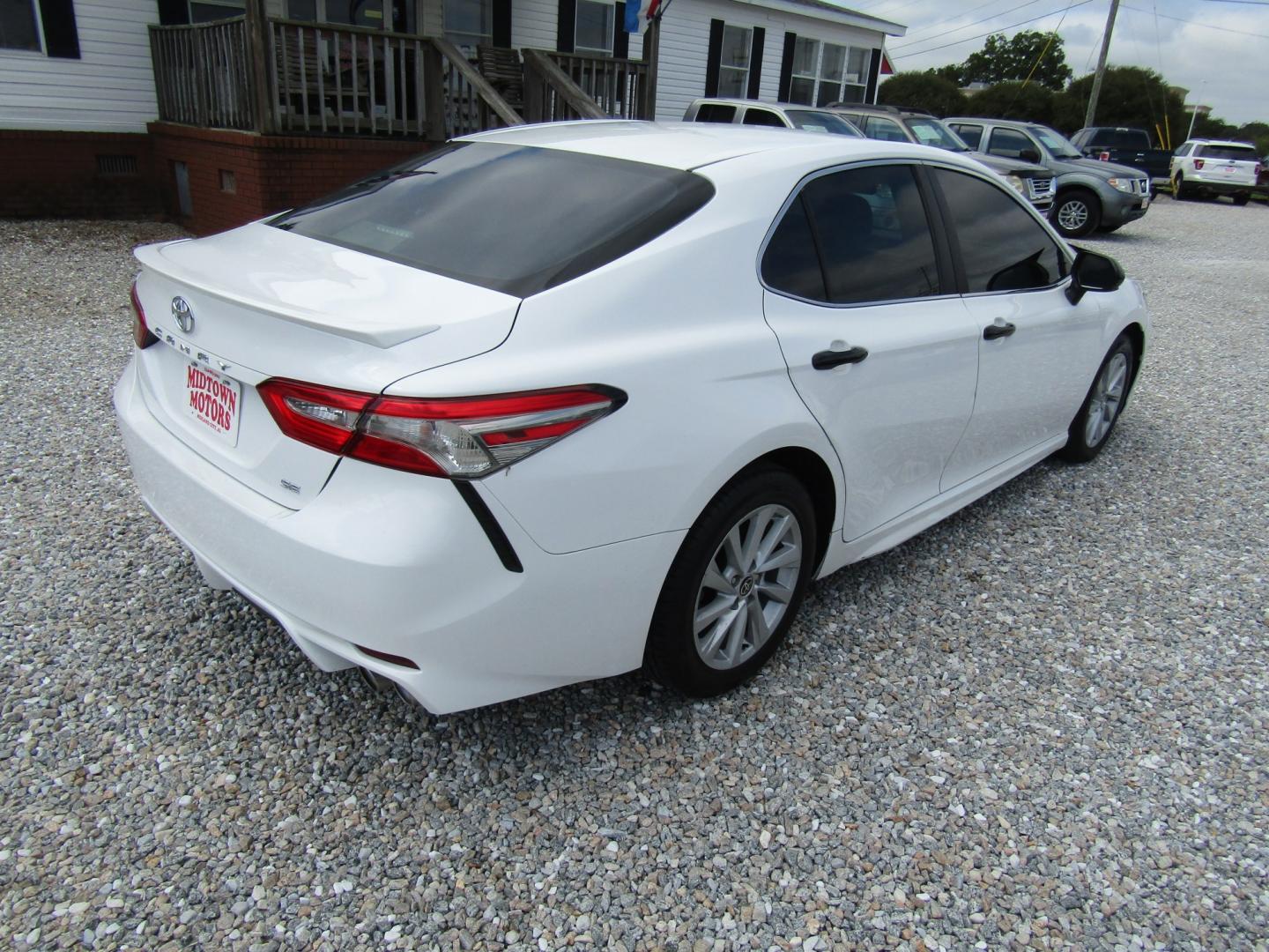 2018 White Toyota Camry LE (4T1B11HK9JU) with an 2.5L L4 DOHC 16V engine, Automatic transmission, located at 15016 S Hwy 231, Midland City, AL, 36350, (334) 983-3001, 31.306210, -85.495277- Photo#7