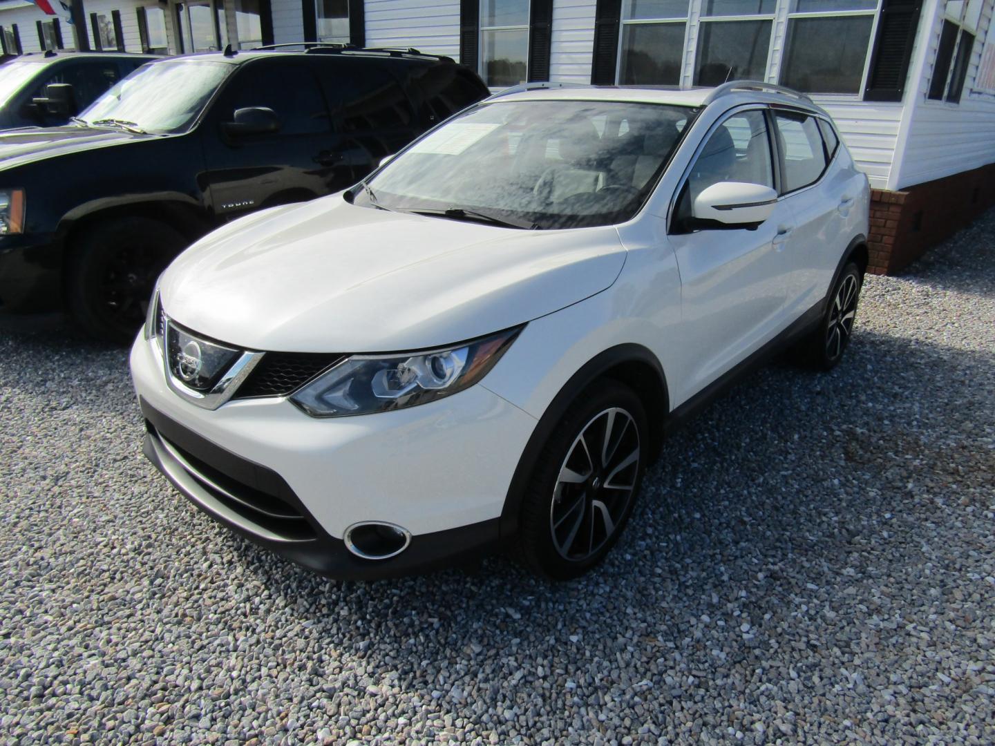 2018 White Nissan Rogue Sport SL (JN1BJ1CP8JW) with an 2.0L L4 DOHC 16V engine, Automatic transmission, located at 15016 S Hwy 231, Midland City, AL, 36350, (334) 983-3001, 31.306210, -85.495277- Photo#2