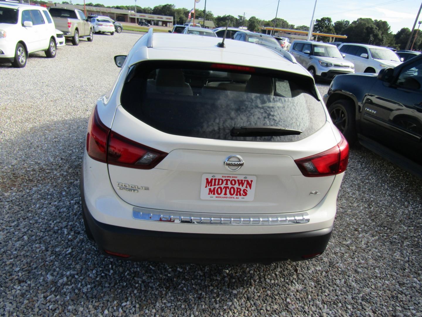 2018 White Nissan Rogue Sport SL (JN1BJ1CP8JW) with an 2.0L L4 DOHC 16V engine, Automatic transmission, located at 15016 S Hwy 231, Midland City, AL, 36350, (334) 983-3001, 31.306210, -85.495277- Photo#6