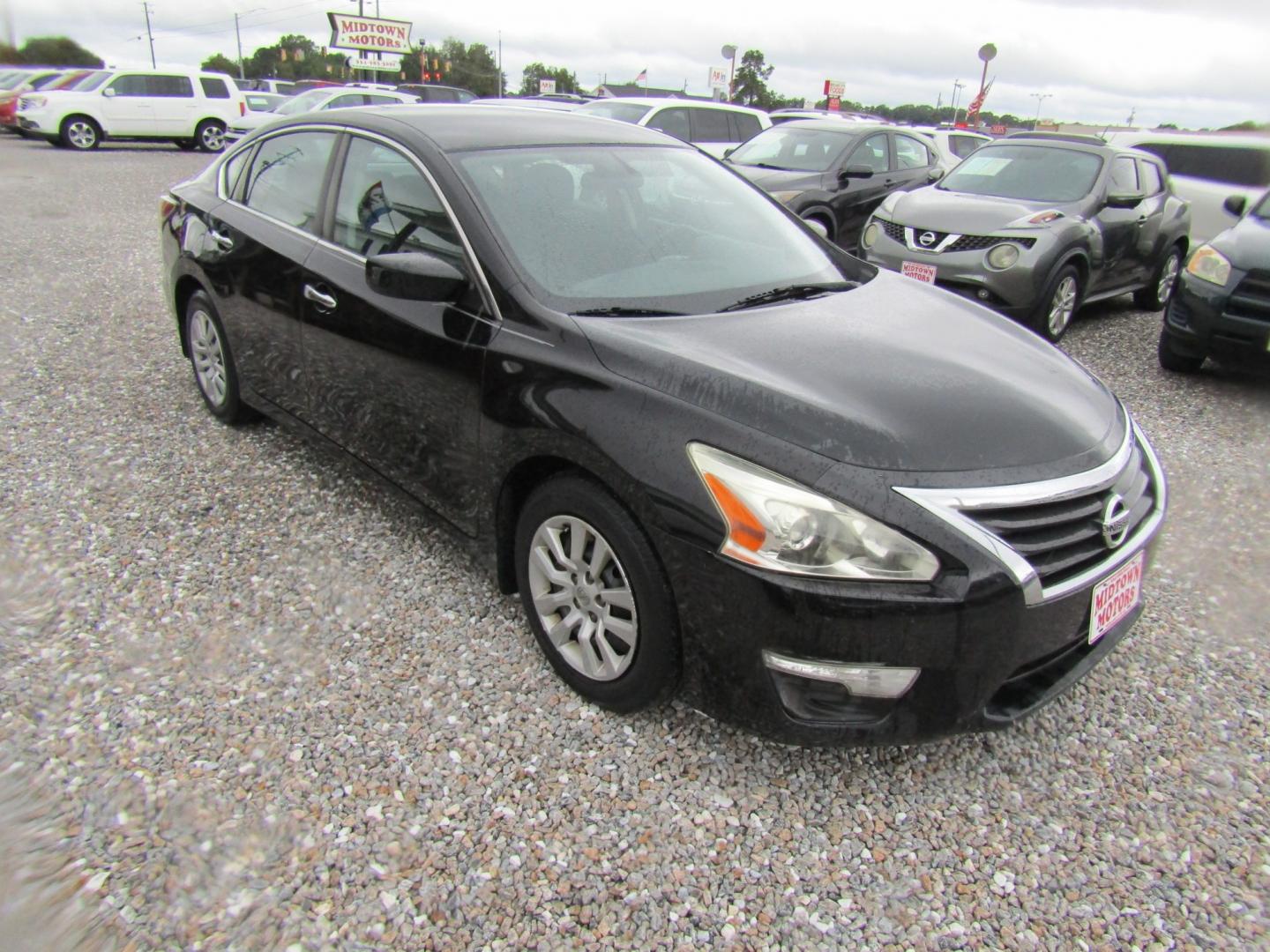 2015 Black Nissan Altima 2.5 S (1N4AL3AP6FN) with an 2.5L L4 DOHC 16V engine, Automatic transmission, located at 15016 S Hwy 231, Midland City, AL, 36350, (334) 983-3001, 31.306210, -85.495277- Photo#0