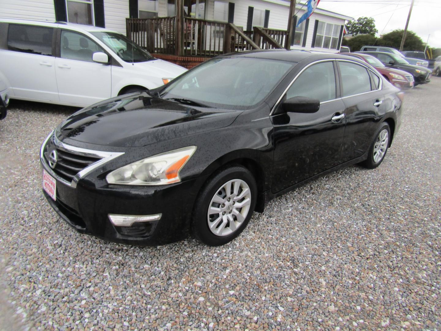 2015 Black Nissan Altima 2.5 S (1N4AL3AP6FN) with an 2.5L L4 DOHC 16V engine, Automatic transmission, located at 15016 S Hwy 231, Midland City, AL, 36350, (334) 983-3001, 31.306210, -85.495277- Photo#2
