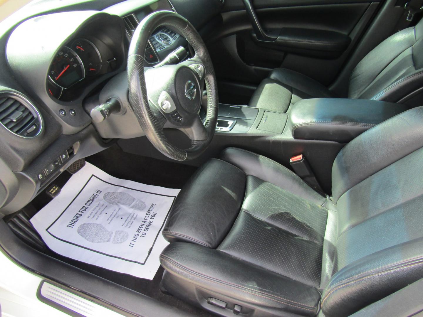 2014 White Nissan Maxima SV (1N4AA5APXEC) with an 3.5L V6 DOHC 24V engine, Automatic transmission, located at 15016 S Hwy 231, Midland City, AL, 36350, (334) 983-3001, 31.306210, -85.495277- Photo#3