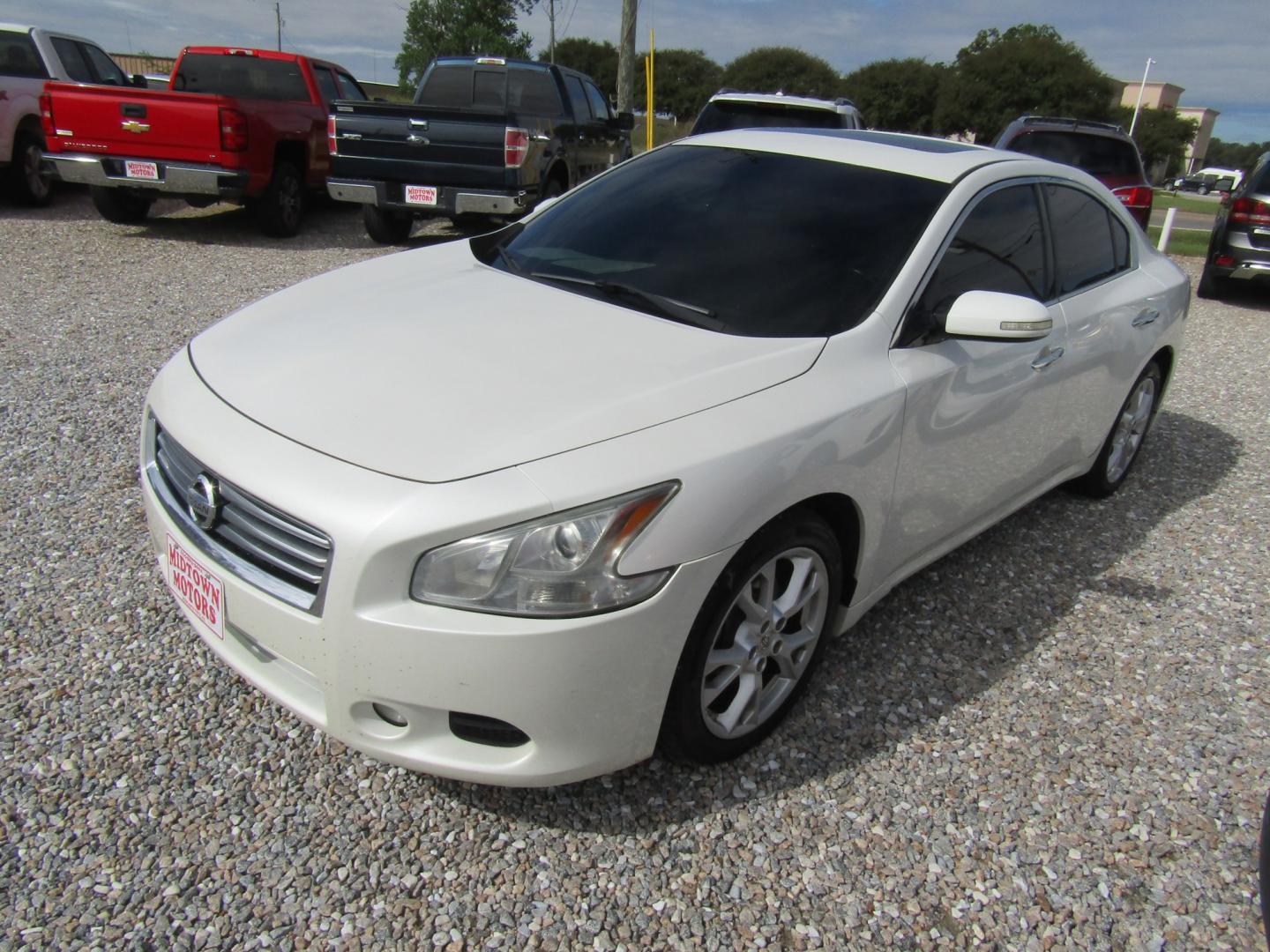 2014 White Nissan Maxima SV (1N4AA5APXEC) with an 3.5L V6 DOHC 24V engine, Automatic transmission, located at 15016 S Hwy 231, Midland City, AL, 36350, (334) 983-3001, 31.306210, -85.495277- Photo#2