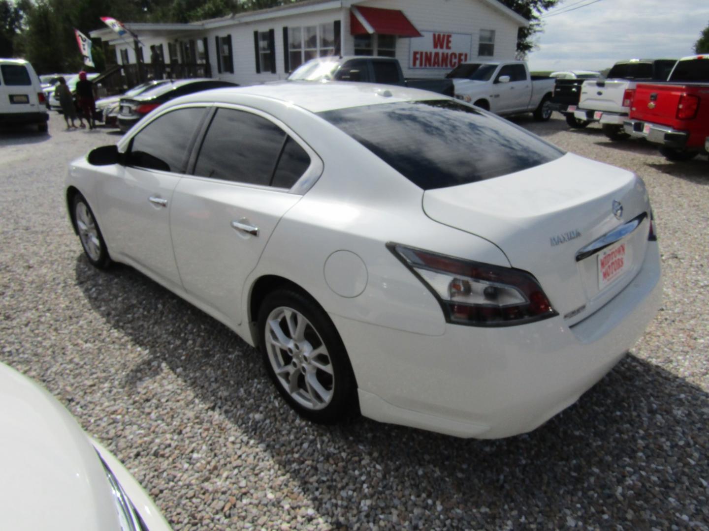 2014 White Nissan Maxima SV (1N4AA5APXEC) with an 3.5L V6 DOHC 24V engine, Automatic transmission, located at 15016 S Hwy 231, Midland City, AL, 36350, (334) 983-3001, 31.306210, -85.495277- Photo#5