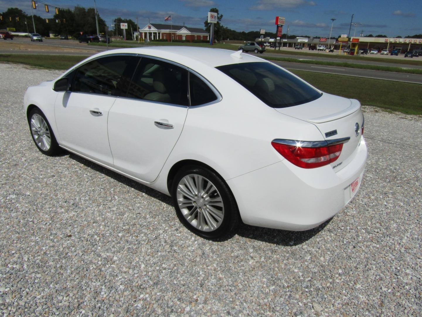 2013 White Buick Verano Base (1G4PP5SK6D4) with an 2.4L L4 DOHC 16V FFV engine, Automatic transmission, located at 15016 S Hwy 231, Midland City, AL, 36350, (334) 983-3001, 31.306210, -85.495277- Photo#5