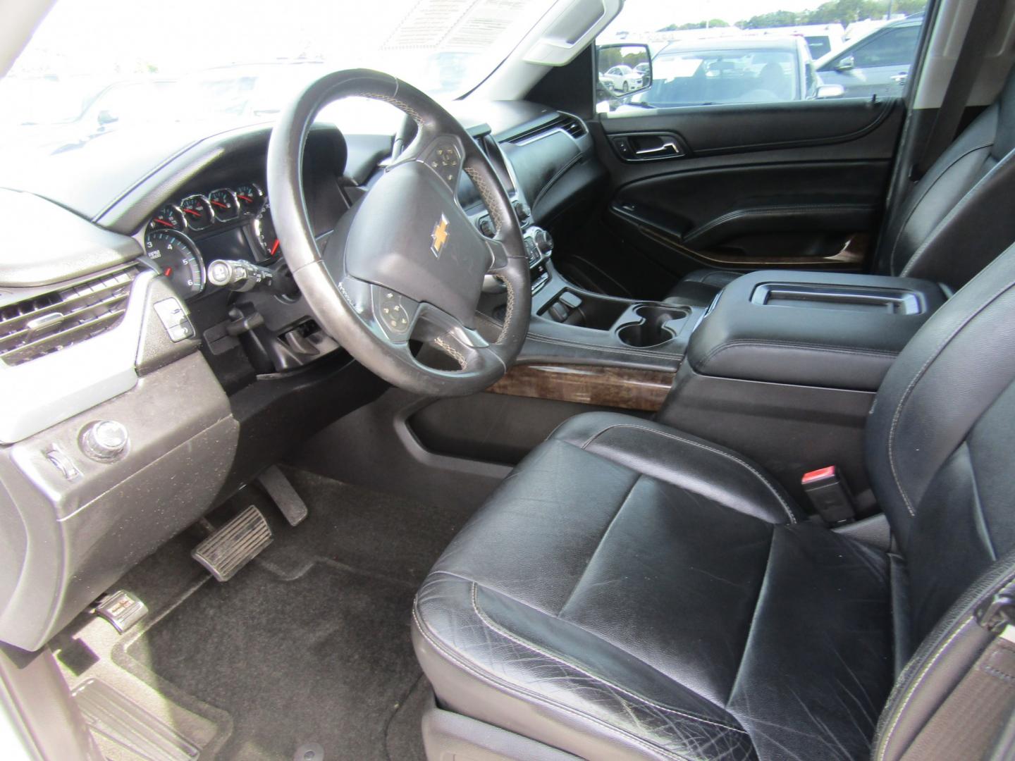 2016 Silver Chevrolet Suburban LT 2WD (1GNSCHKC5GR) with an 5.3L V8 OHV 16V engine, Automatic transmission, located at 15016 S Hwy 231, Midland City, AL, 36350, (334) 983-3001, 31.306210, -85.495277- Photo#3