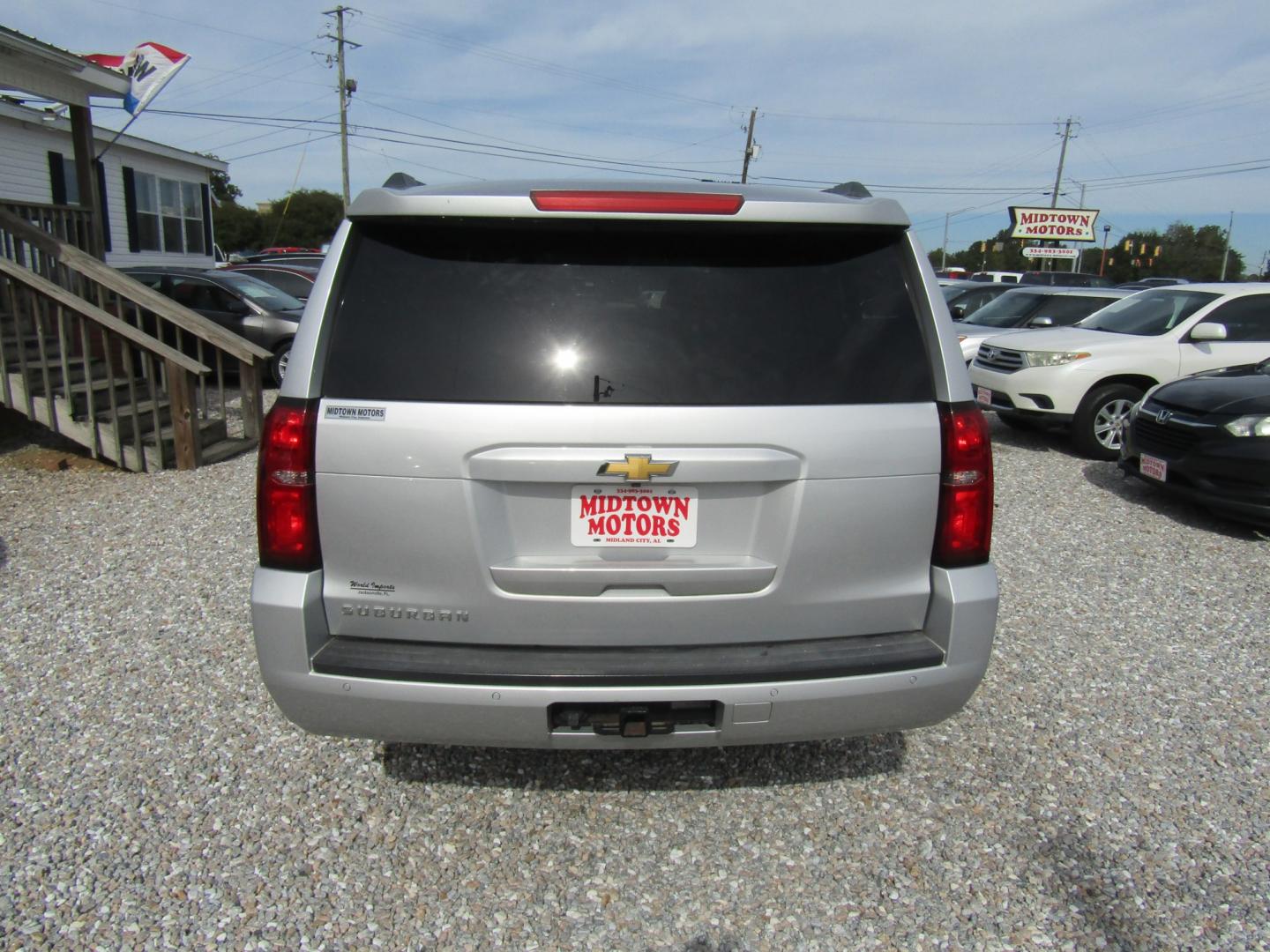 2016 Silver Chevrolet Suburban LT 2WD (1GNSCHKC5GR) with an 5.3L V8 OHV 16V engine, Automatic transmission, located at 15016 S Hwy 231, Midland City, AL, 36350, (334) 983-3001, 31.306210, -85.495277- Photo#5