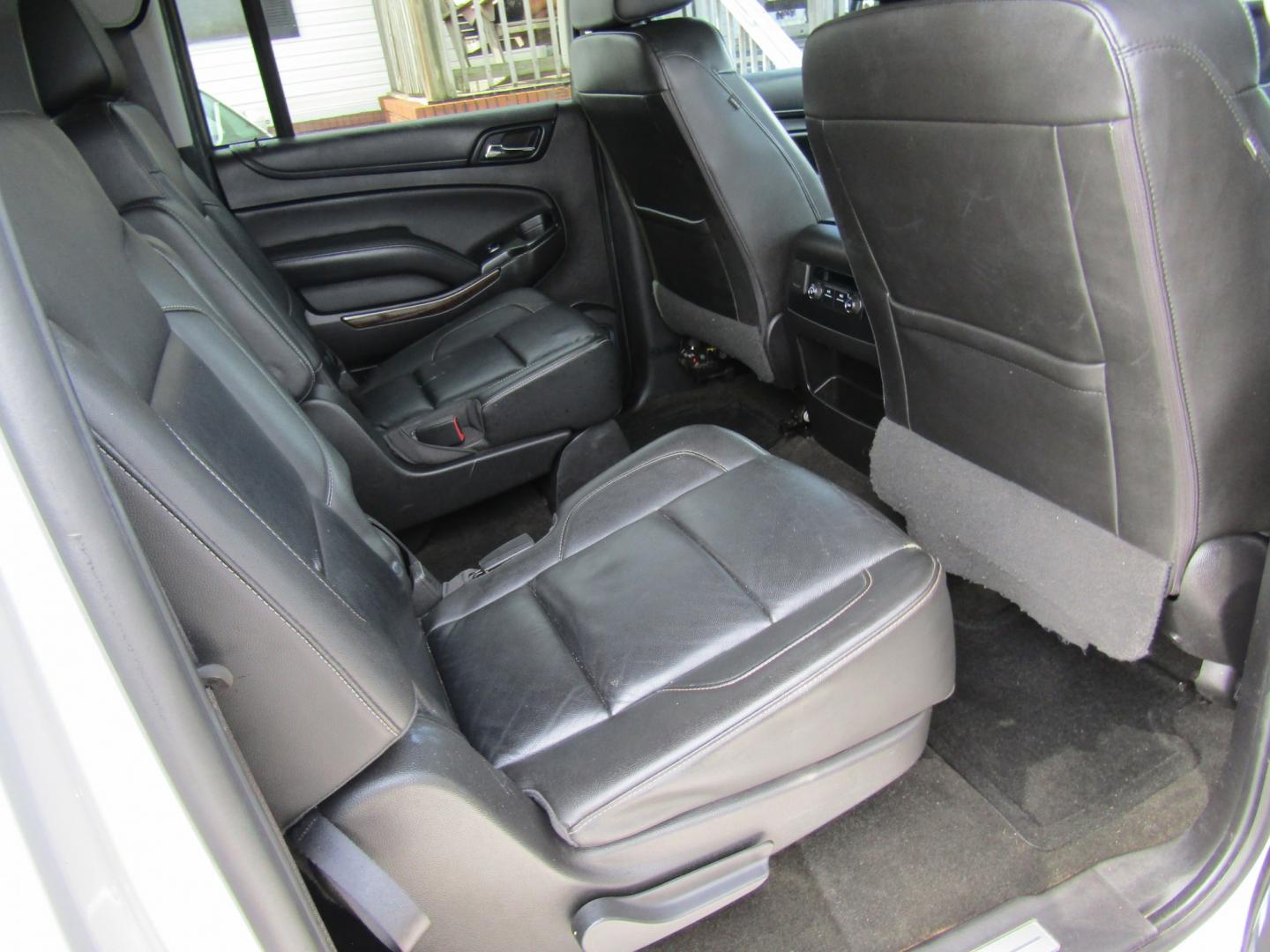 2016 Silver Chevrolet Suburban LT 2WD (1GNSCHKC5GR) with an 5.3L V8 OHV 16V engine, Automatic transmission, located at 15016 S Hwy 231, Midland City, AL, 36350, (334) 983-3001, 31.306210, -85.495277- Photo#7