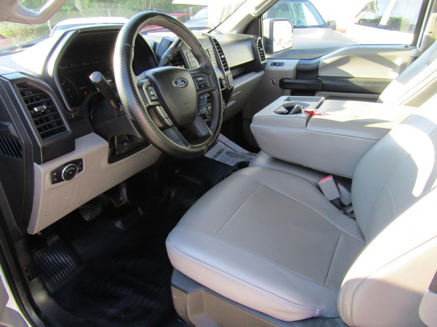 2015 White Ford F-150 XL SuperCab 6.5-ft. Bed 2WD (1FTEX1CF2FF) with an 5.0L V8 engine, Automatic transmission, located at 15016 S Hwy 231, Midland City, AL, 36350, (334) 983-3001, 31.306210, -85.495277- Photo#3