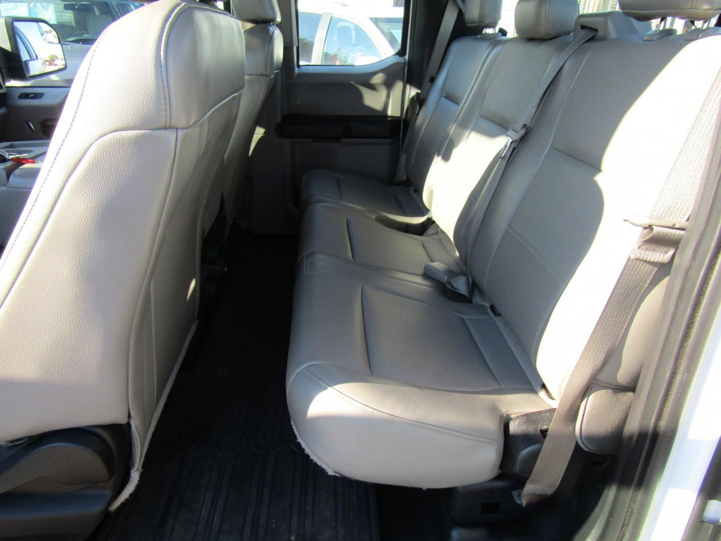 2015 White Ford F-150 XL SuperCab 6.5-ft. Bed 2WD (1FTEX1CF2FF) with an 5.0L V8 engine, Automatic transmission, located at 15016 S Hwy 231, Midland City, AL, 36350, (334) 983-3001, 31.306210, -85.495277- Photo#4