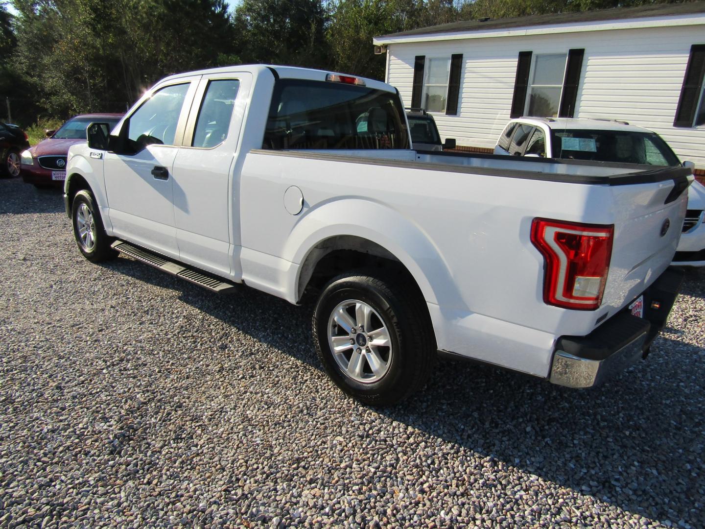 2015 White Ford F-150 XL SuperCab 6.5-ft. Bed 2WD (1FTEX1CF2FF) with an 5.0L V8 engine, Automatic transmission, located at 15016 S Hwy 231, Midland City, AL, 36350, (334) 983-3001, 31.306210, -85.495277- Photo#5