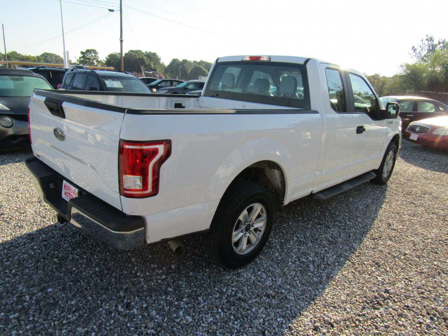 2015 White Ford F-150 XL SuperCab 6.5-ft. Bed 2WD (1FTEX1CF2FF) with an 5.0L V8 engine, Automatic transmission, located at 15016 S Hwy 231, Midland City, AL, 36350, (334) 983-3001, 31.306210, -85.495277- Photo#7