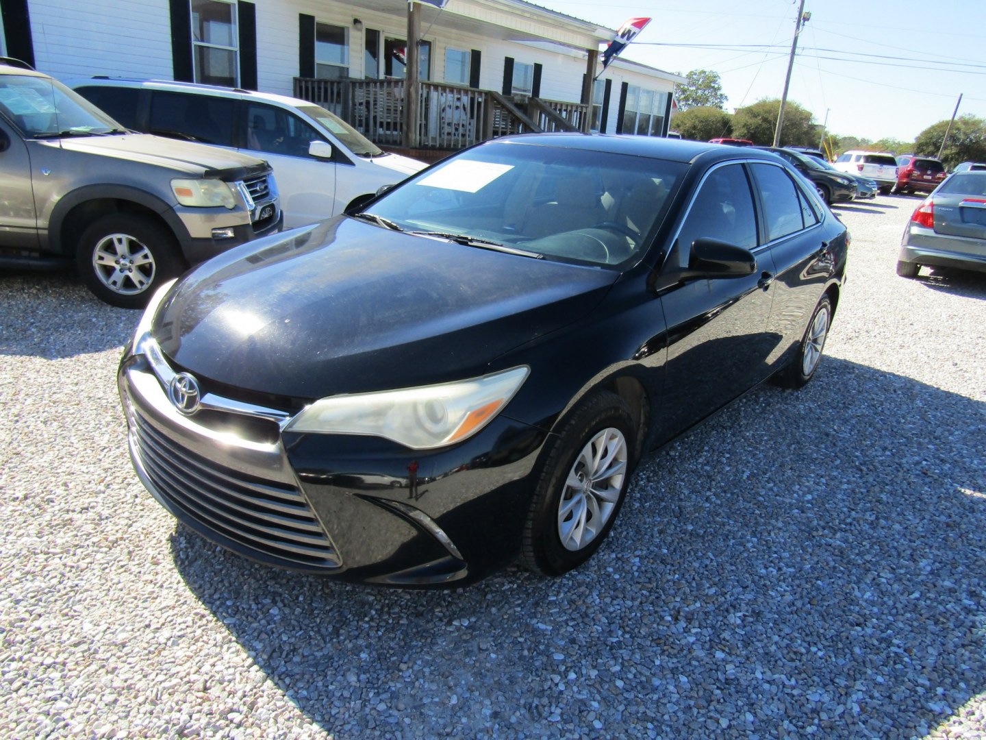 2016 Black Toyota Camry SE (4T1BF1FK2GU) with an 2.5L L4 DOHC 16V engine, Automatic transmission, located at 15016 S Hwy 231, Midland City, AL, 36350, (334) 983-3001, 31.306210, -85.495277- Photo#2