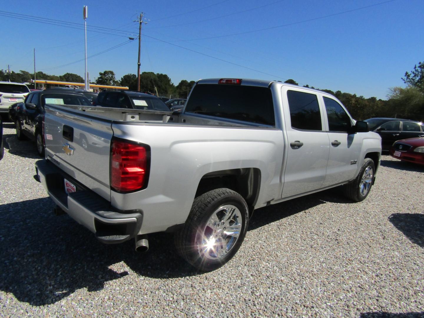 2018 Silver Chevrolet Silverado 1500 Custom Crew Cab 2WD (3GCPCPEC5JG) with an 5.3L V8 OHV 16V engine, Automatic transmission, located at 15016 S Hwy 231, Midland City, AL, 36350, (334) 983-3001, 31.306210, -85.495277- Photo#7