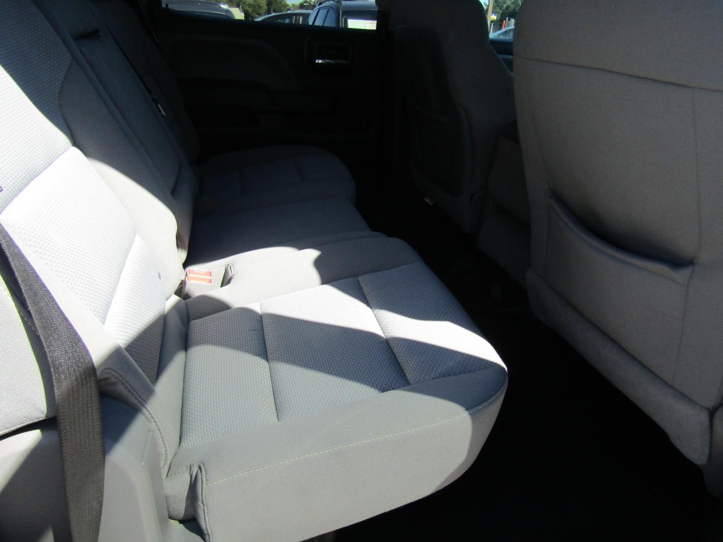 2018 Silver Chevrolet Silverado 1500 Custom Crew Cab 2WD (3GCPCPEC5JG) with an 5.3L V8 OHV 16V engine, Automatic transmission, located at 15016 S Hwy 231, Midland City, AL, 36350, (334) 983-3001, 31.306210, -85.495277- Photo#8
