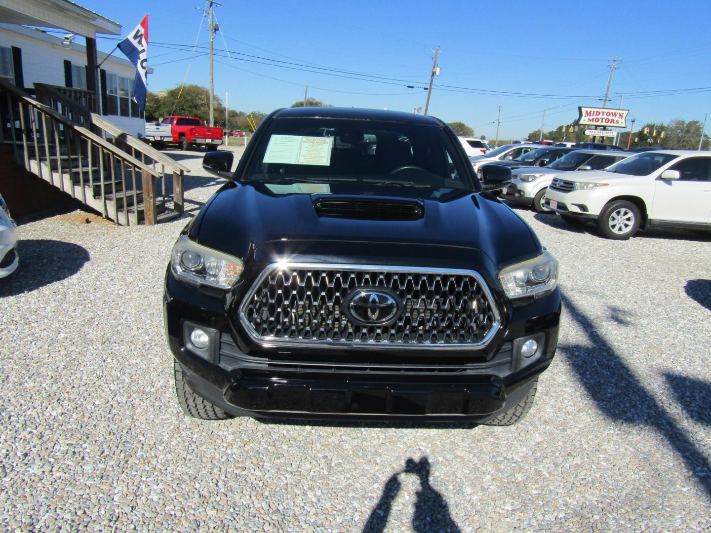 2018 Black Toyota Tacoma SR5 Double Cab Long Bed V6 6AT 2WD (3TMAZ5CN9JM) with an 3.6L V6 DOHC 24V engine, Automatic transmission, located at 15016 S Hwy 231, Midland City, AL, 36350, (334) 983-3001, 31.306210, -85.495277- Photo#1