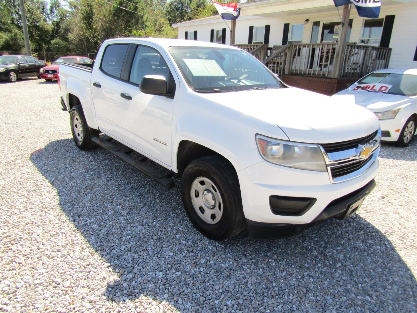 2016 White Chevrolet Colorado LT Crew Cab 2WD Short Box (1GCGSBEA8G1) with an 2.5L L4 DOHC 16V GAS engine, Automatic transmission, located at 15016 S Hwy 231, Midland City, AL, 36350, (334) 983-3001, 31.306210, -85.495277- Photo#0