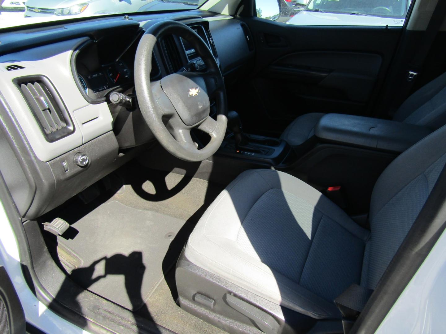 2016 White Chevrolet Colorado LT Crew Cab 2WD Short Box (1GCGSBEA8G1) with an 2.5L L4 DOHC 16V GAS engine, Automatic transmission, located at 15016 S Hwy 231, Midland City, AL, 36350, (334) 983-3001, 31.306210, -85.495277- Photo#3