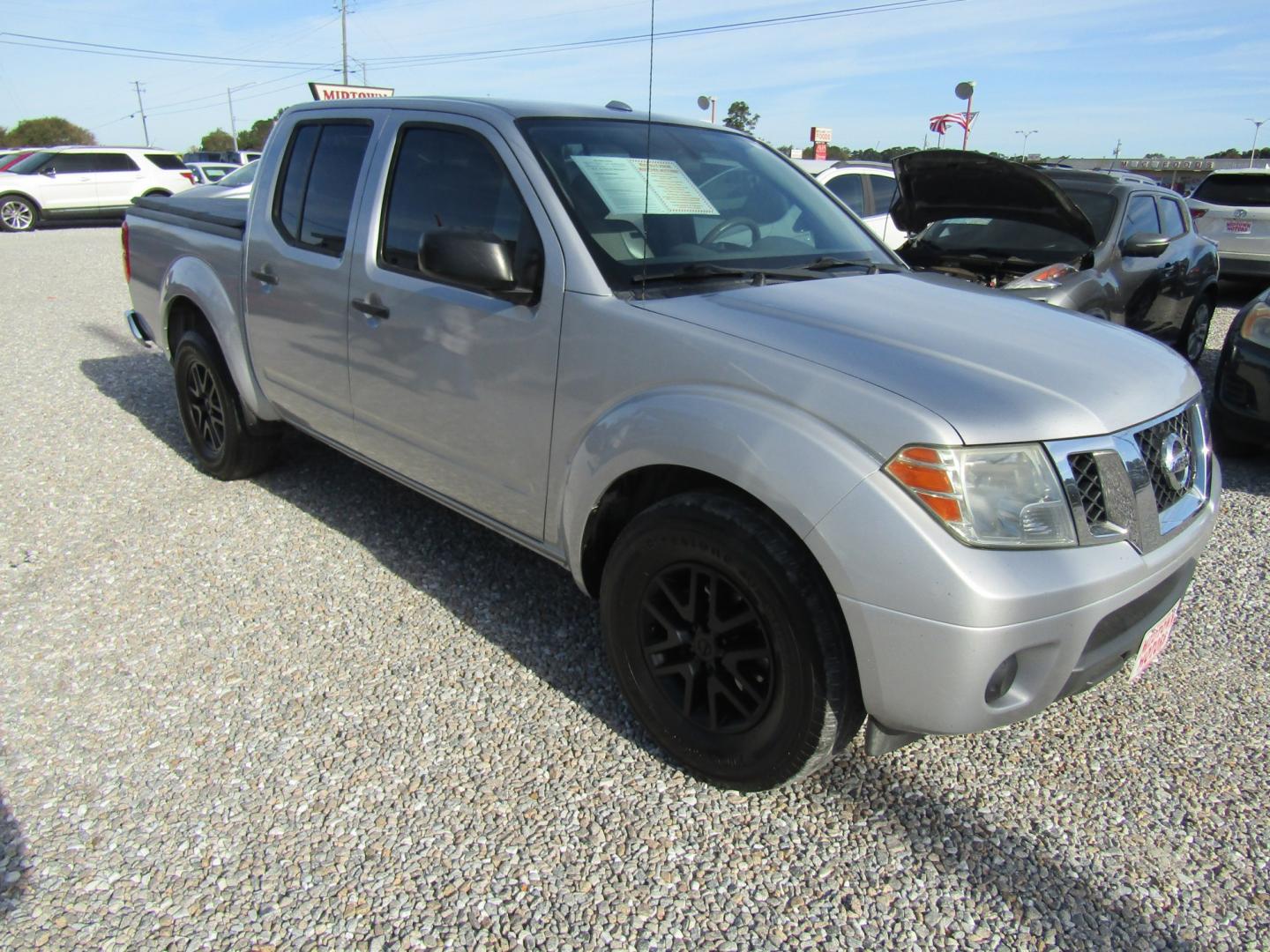 2018 Silver Nissan Frontier SL Crew Cab 5AT 2WD (1N6AD0ER9JN) with an 4.0L V6 DOHC 24V engine, Automatic transmission, located at 15016 S Hwy 231, Midland City, AL, 36350, (334) 983-3001, 31.306210, -85.495277- Photo#0