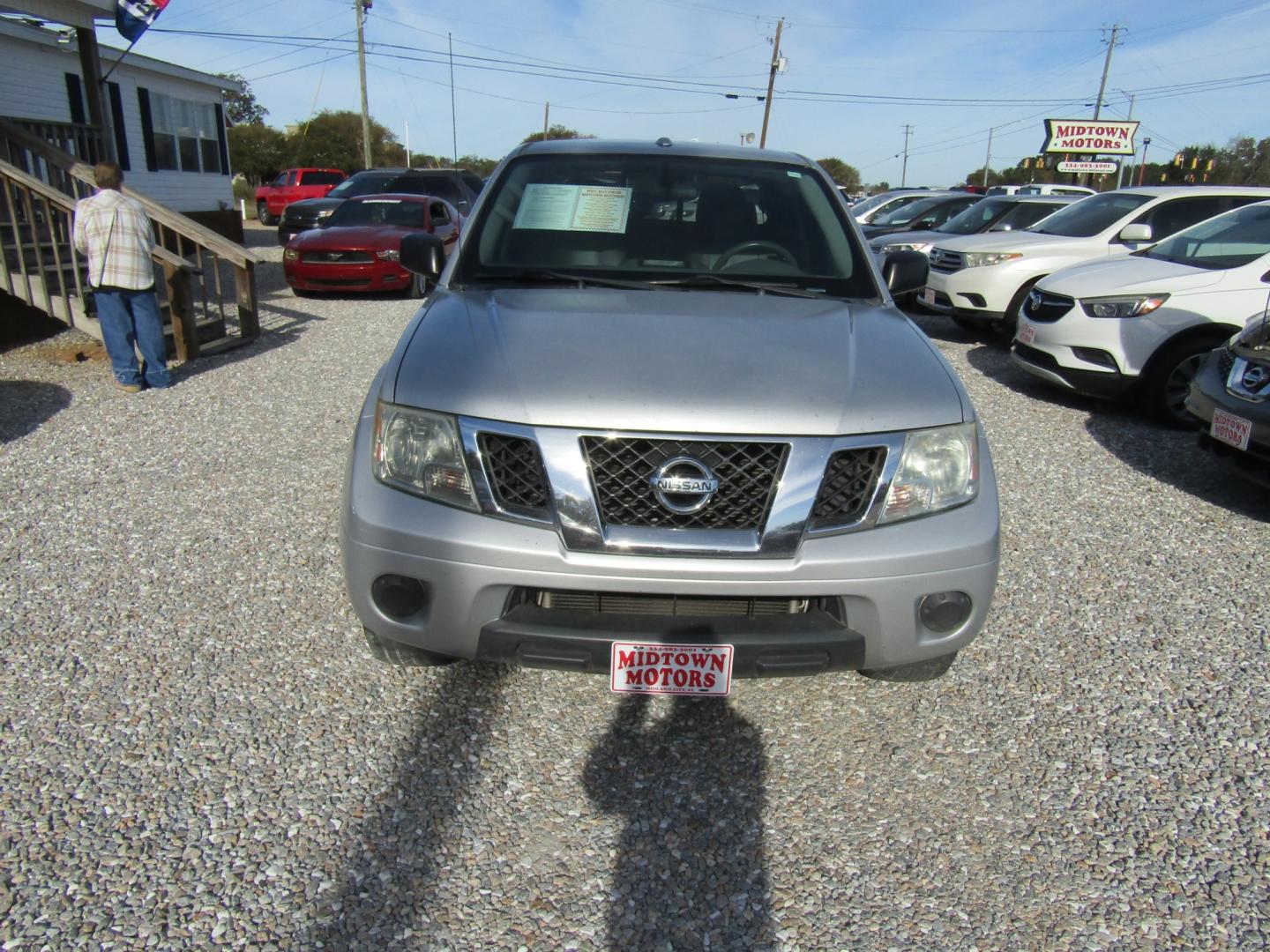 2018 Silver Nissan Frontier SL Crew Cab 5AT 2WD (1N6AD0ER9JN) with an 4.0L V6 DOHC 24V engine, Automatic transmission, located at 15016 S Hwy 231, Midland City, AL, 36350, (334) 983-3001, 31.306210, -85.495277- Photo#1