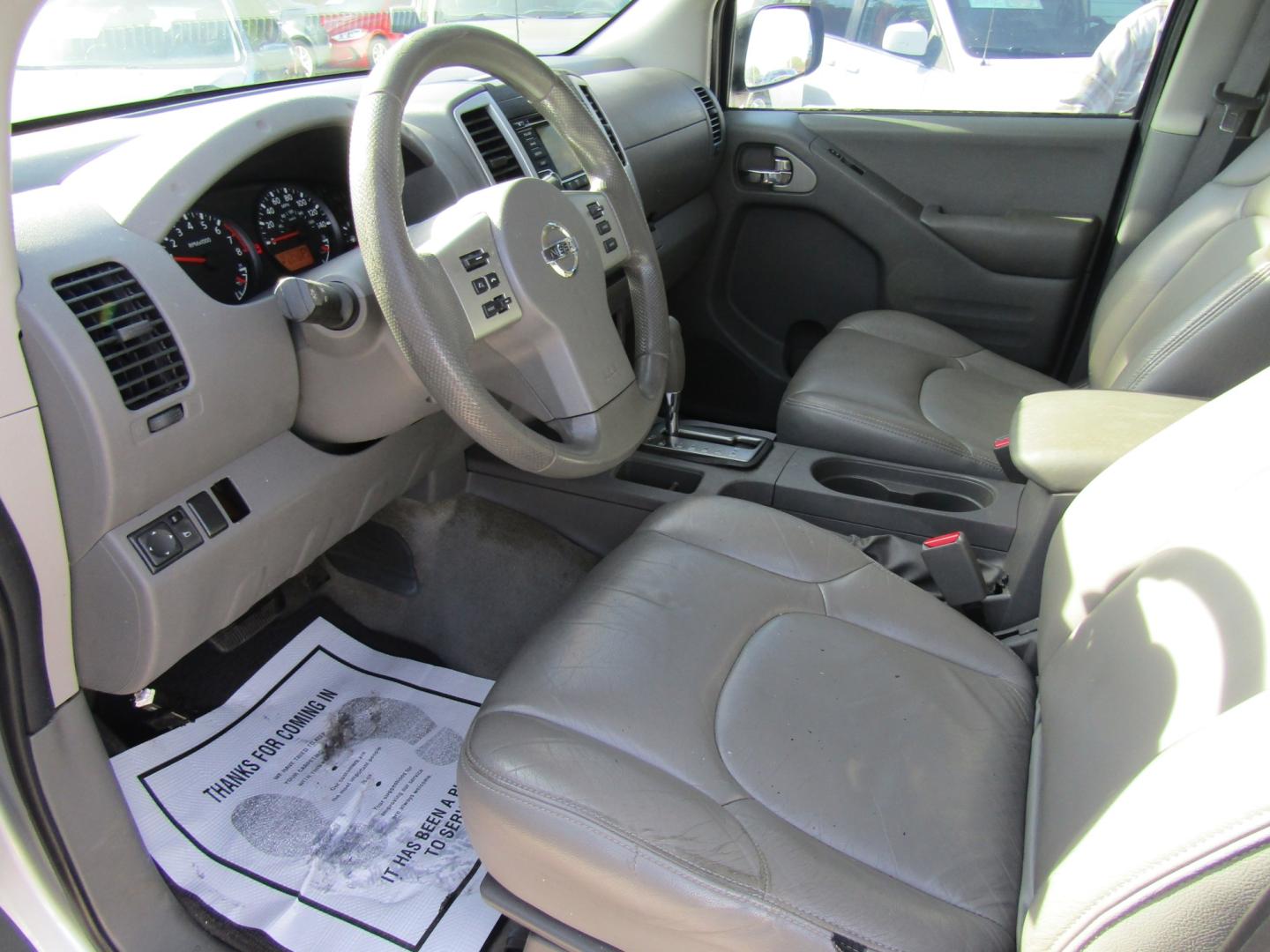 2018 Silver Nissan Frontier SL Crew Cab 5AT 2WD (1N6AD0ER9JN) with an 4.0L V6 DOHC 24V engine, Automatic transmission, located at 15016 S Hwy 231, Midland City, AL, 36350, (334) 983-3001, 31.306210, -85.495277- Photo#3