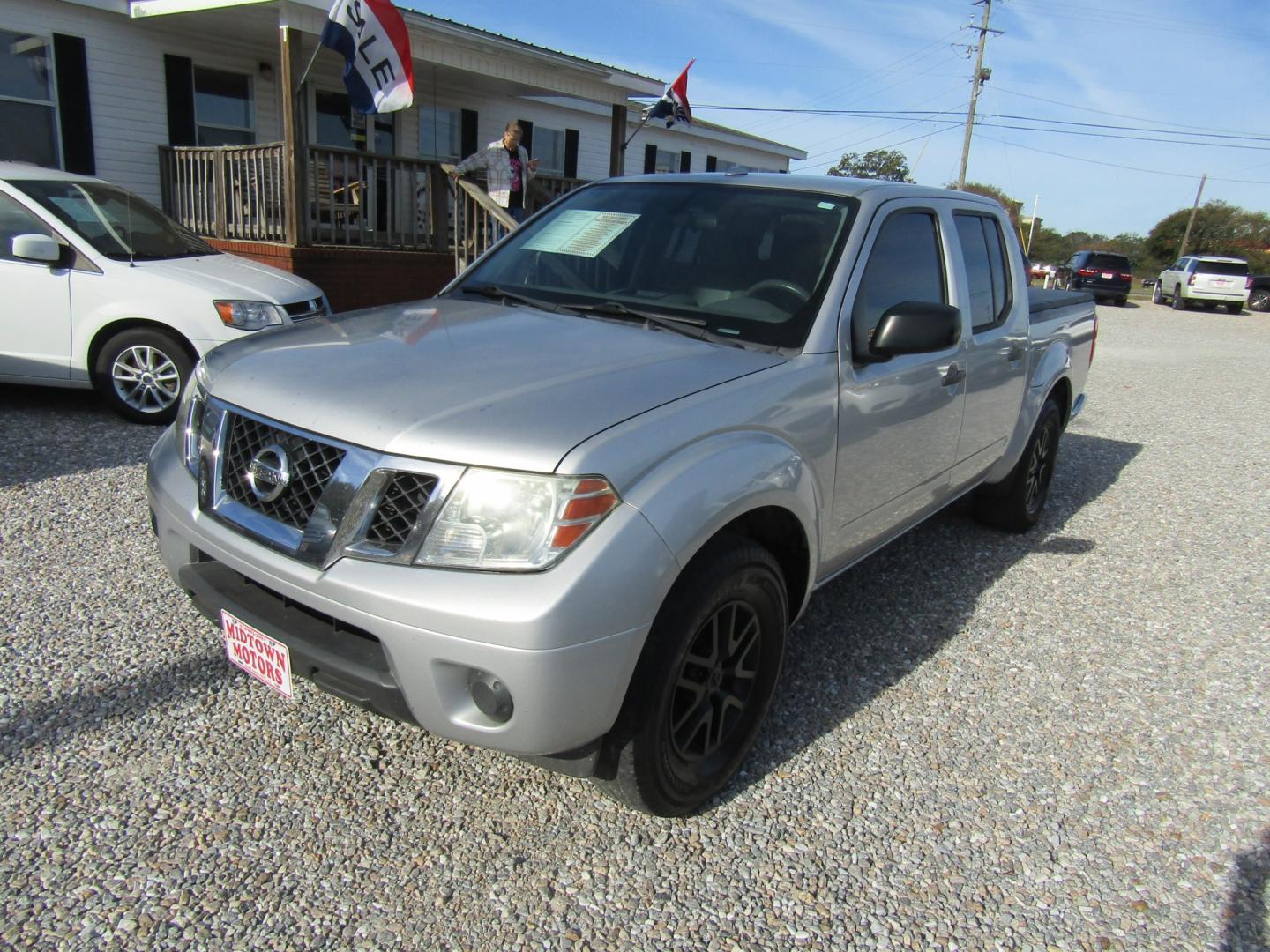 2018 Silver Nissan Frontier SL Crew Cab 5AT 2WD (1N6AD0ER9JN) with an 4.0L V6 DOHC 24V engine, Automatic transmission, located at 15016 S Hwy 231, Midland City, AL, 36350, (334) 983-3001, 31.306210, -85.495277- Photo#2