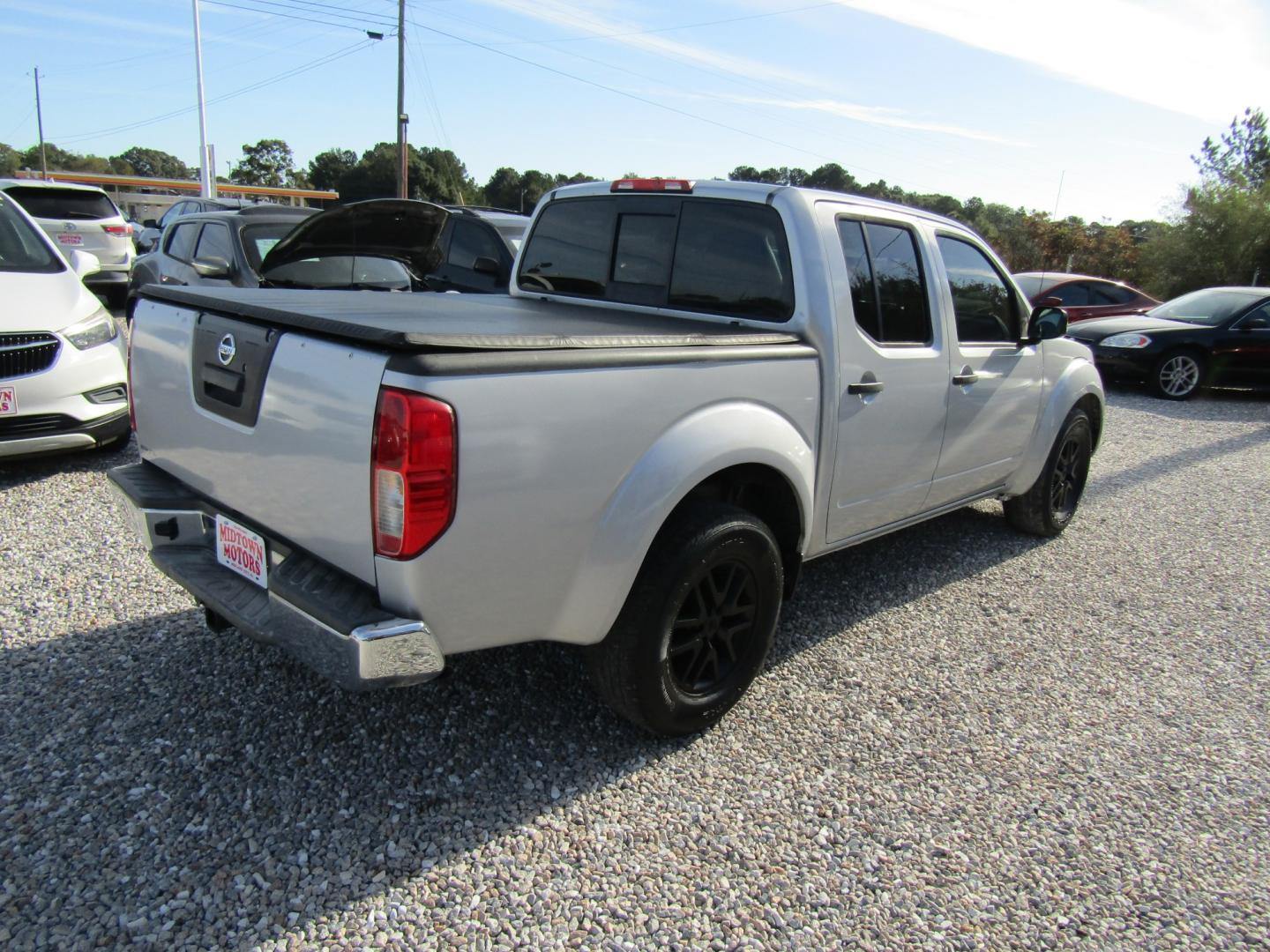 2018 Silver Nissan Frontier SL Crew Cab 5AT 2WD (1N6AD0ER9JN) with an 4.0L V6 DOHC 24V engine, Automatic transmission, located at 15016 S Hwy 231, Midland City, AL, 36350, (334) 983-3001, 31.306210, -85.495277- Photo#7