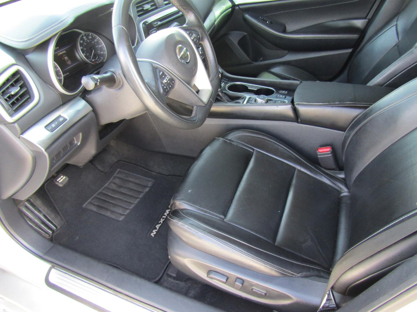 2020 Silver Nissan Maxima 3.5 SV (1N4AA6CV5LC) with an 3.5L V6 DOHC 24V engine, Automatic transmission, located at 15016 S Hwy 231, Midland City, AL, 36350, (334) 983-3001, 31.306210, -85.495277- Photo#3