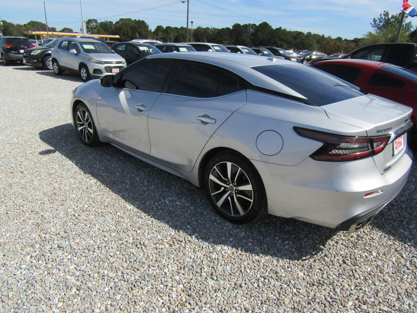 2020 Silver Nissan Maxima 3.5 SV (1N4AA6CV5LC) with an 3.5L V6 DOHC 24V engine, Automatic transmission, located at 15016 S Hwy 231, Midland City, AL, 36350, (334) 983-3001, 31.306210, -85.495277- Photo#5