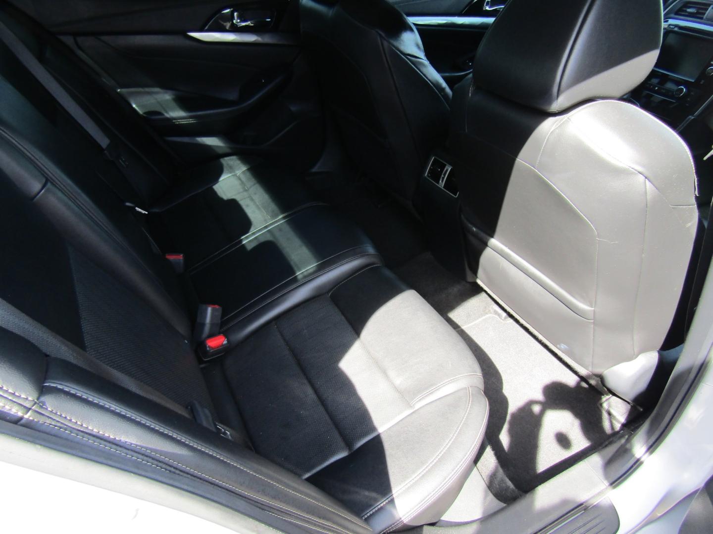 2020 Silver Nissan Maxima 3.5 SV (1N4AA6CV5LC) with an 3.5L V6 DOHC 24V engine, Automatic transmission, located at 15016 S Hwy 231, Midland City, AL, 36350, (334) 983-3001, 31.306210, -85.495277- Photo#8