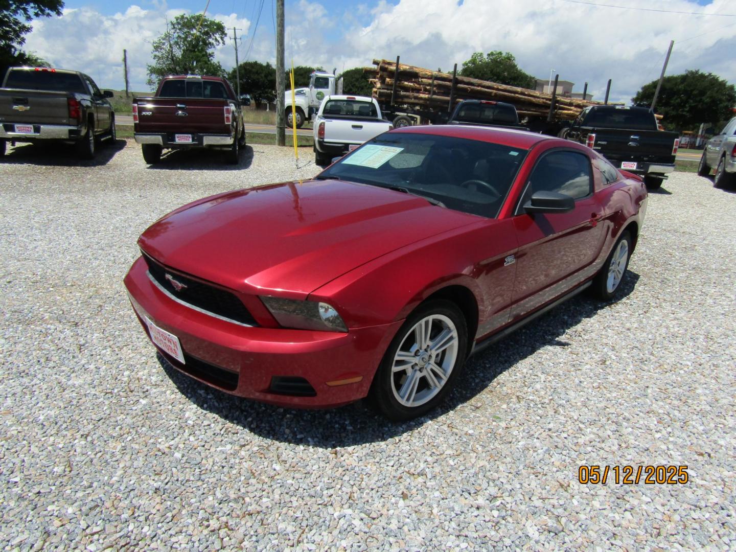 2011 Red /Black Ford Mustang (1ZVBP8AM4B5) with an V6 Cylinder Engine engine, Automatic transmission, located at 15016 S Hwy 231, Midland City, AL, 36350, (334) 983-3001, 31.306210, -85.495277 - Photo#2